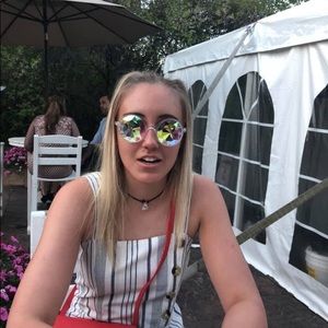 Meet your Posher, Casey